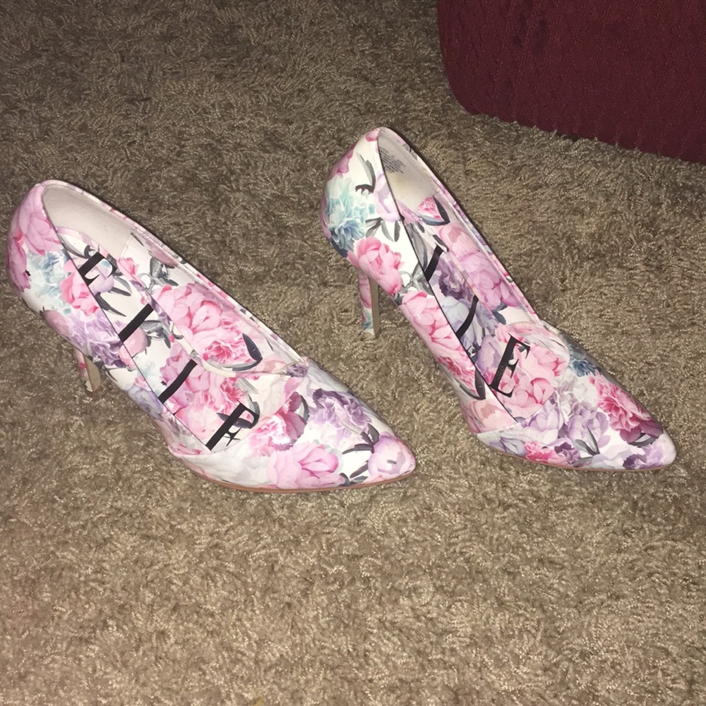 Floral heels size 6 like new!